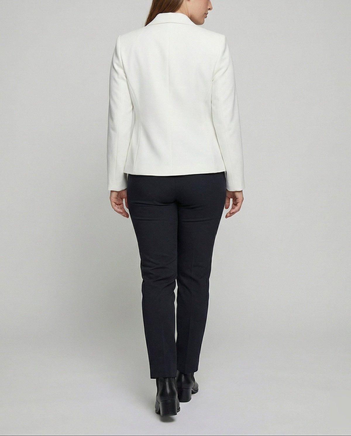 Women's Tailored Two-Button Blazer with Curved Hem – Notched Lapel Jacket for Professional and Formal Events
