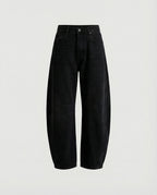 Women’s Loose-Fit Barrel-Leg Jeans – Casual Denim Trousers with Curved Legs and Knee Seam Accents